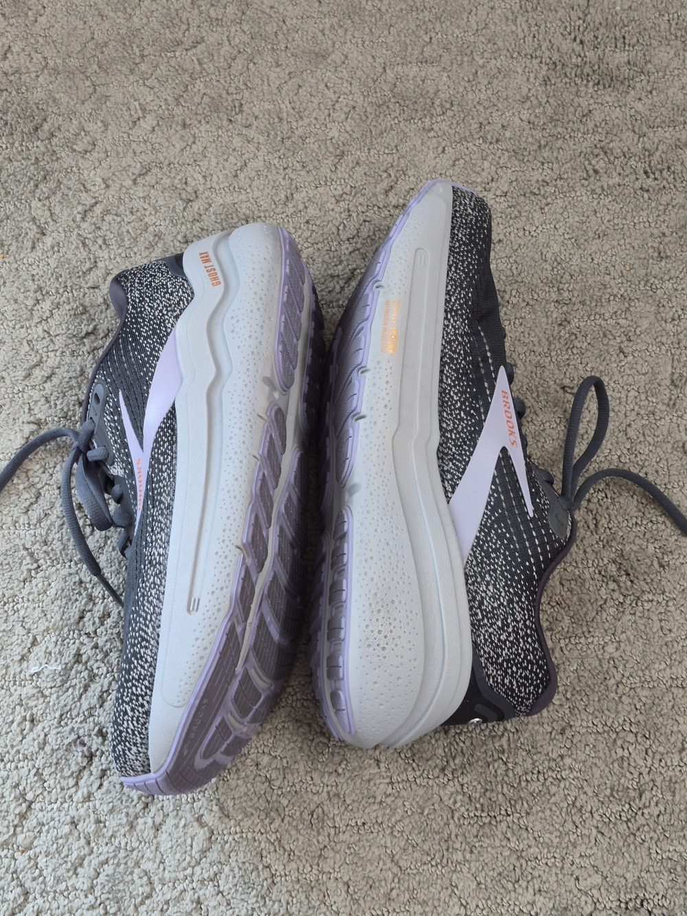Brooks Women’s Ghost Max 2 Gray and Lavender Size 7.5B - Picture 5 of 9